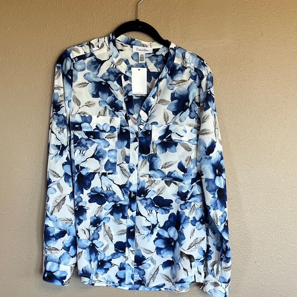 Calvin Klein Blouse in Blue and White Floral